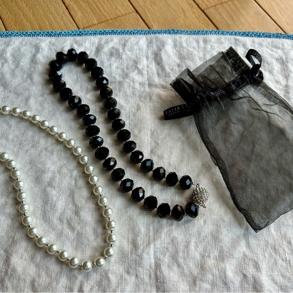 White House Black Market Elegant Black and White Pearl Necklace - Picture 4 of 5